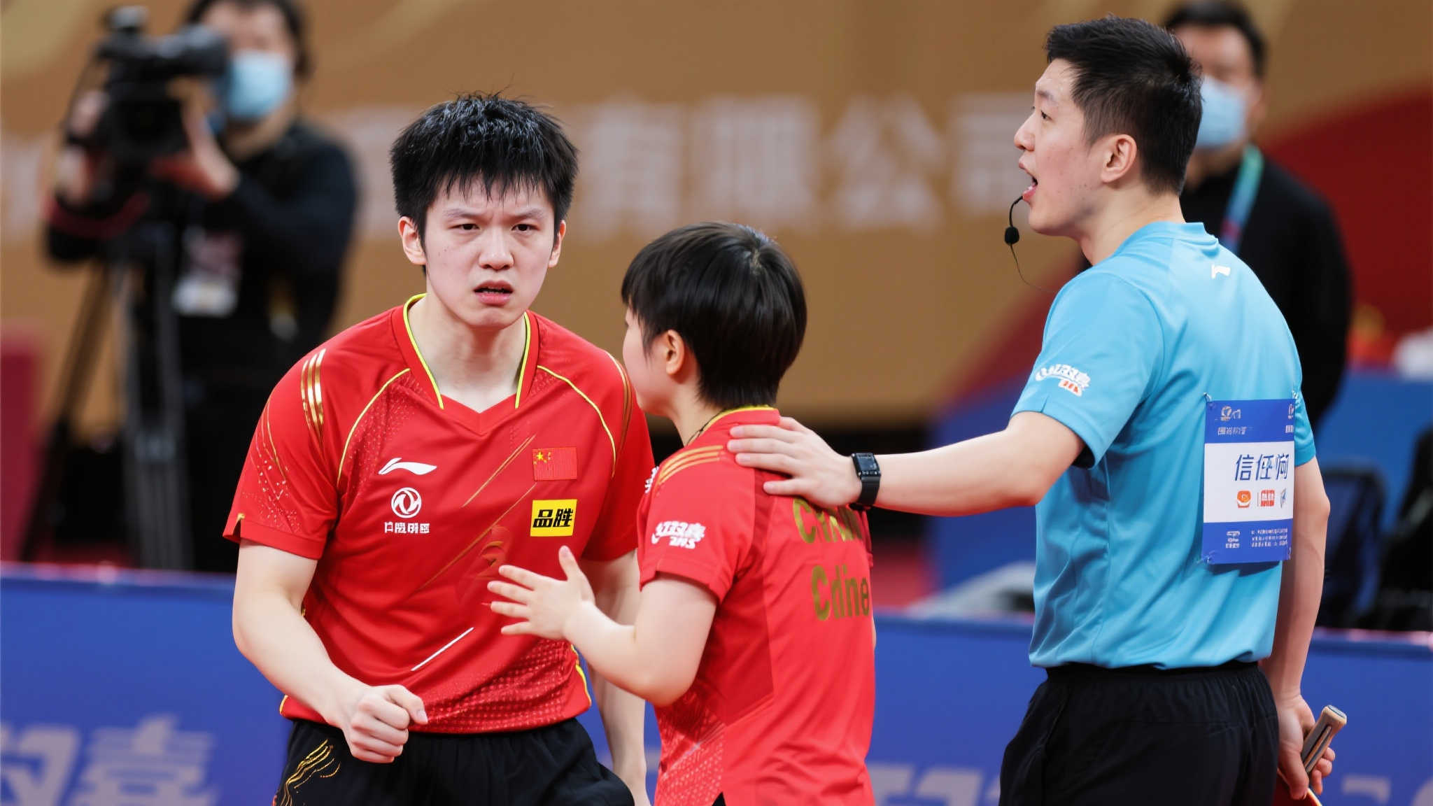 取决于他与 取决于他与